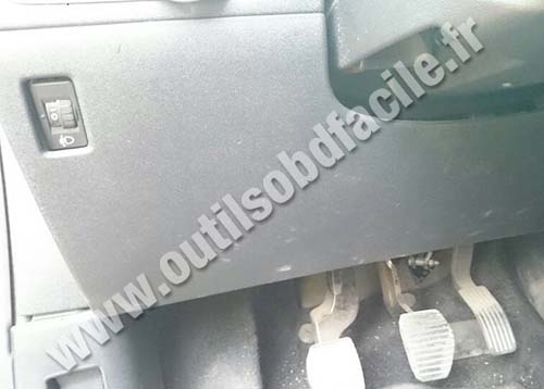 Prise OBD2 dans les Peugeot 208 (2012 ) Outils OBD