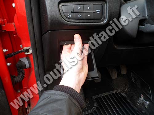 Alfa Romeo Mito vide poche à côté du volant