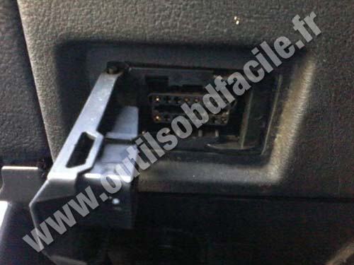 BMW X5 connecteur de diagnsotic OBD