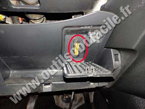 Citroën C4 Grand Picasso 2 - Prise OBD