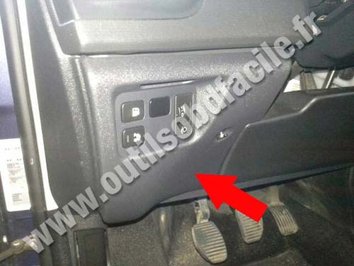 Citroen C4 Picasso cache plastique réglage des phares