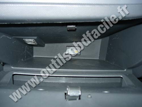 Dacia Duster connecteur OBD
