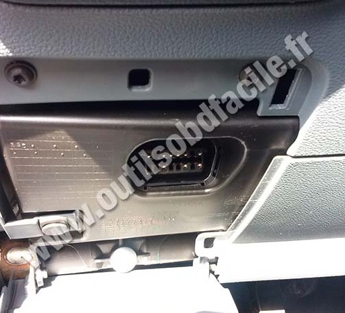 Ford C-Max II la prise OBD2
