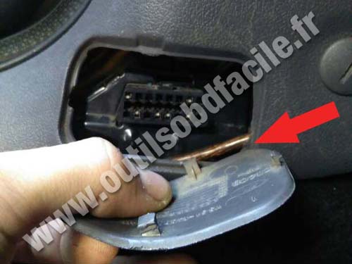 Ford Fiesta IV - Cache connecteur