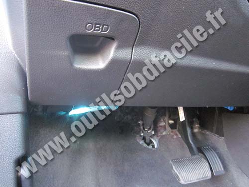 Ford Focus cache sous le volant