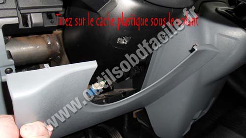Ford Transit cache plastique sous le volant