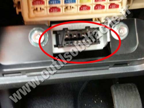 Hyundai I10 Boite à fusibles connecteur OBD