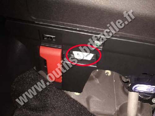 Infiniti QX30 - Prise OBD