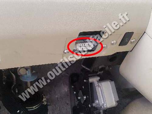 Infiniti QX 50 - Connecteur OBD