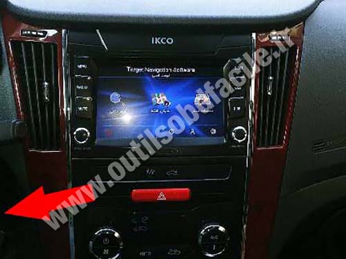 Iran Khodro Dena Plus - Console centrale