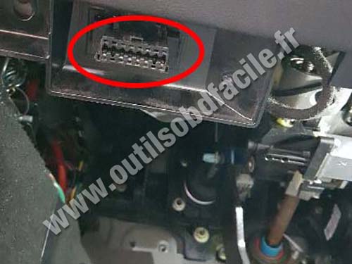 Jaguar F-Type - Prise OBD II