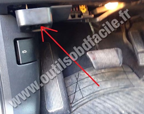 Jeep Grand Cherokee pédalier manette du capot