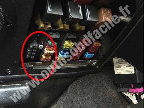 Prise OBD2 dans les Land Rover Defender (2007 - 2016 ... mitsubishi l200 fuse box location 