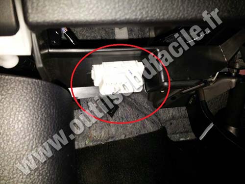 Lexus NX 300h connecteur OBD2 