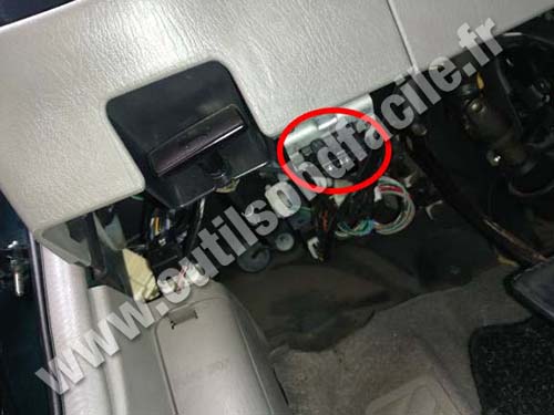 Mazda 323 - Prise OBD II