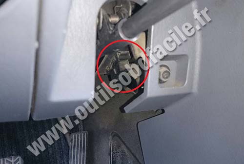 Mazda BT 50 connecteur OBD2