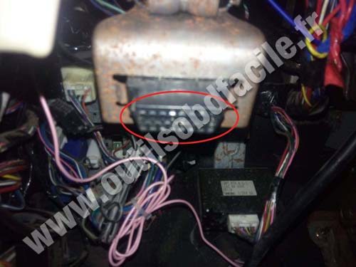 Mazda MPV - Connecteur OBD