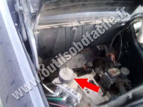 Mercedes Classe E W202 - Cache platique