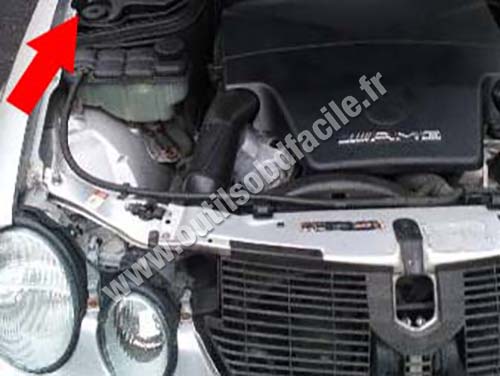 Mercedes Classe CLK W210 - Compartiment moteur