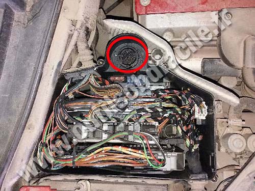 Mercedes Classe SLK - Prise OBD ronde