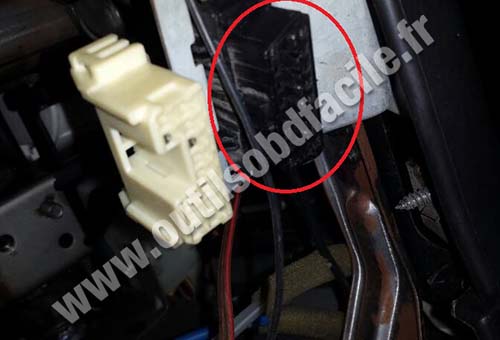 Mitsubishi Airtrek prise OBD2