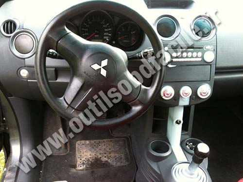 Prise OBD2 pour les Mitsubishi Colt (2004 - 2008) mitsubishi lancer 1996 fuse box 