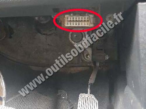 Nissan Armada - Prise OBD II