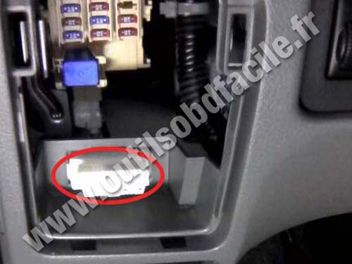 Prise OBD2 dans les Nissan NV200 (2009 - ...) - Outils OBD ... 2011 nissan juke fuse box 