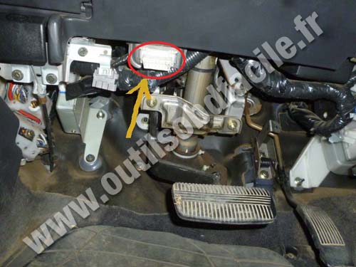 Nissan Pathfinder 2 - Connecteur OBD2
