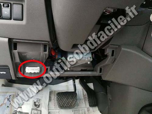 Nissan Sunny - Connecteur OBD