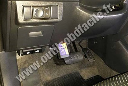 Nissan Tiida prise OBD2