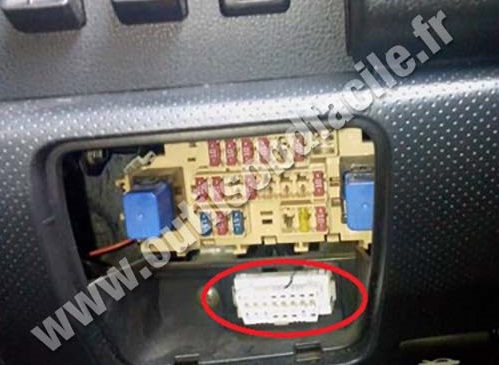 Nissan Wingroad connecteur OBD2