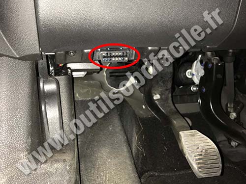 Opel Corsa E - Prise OBD