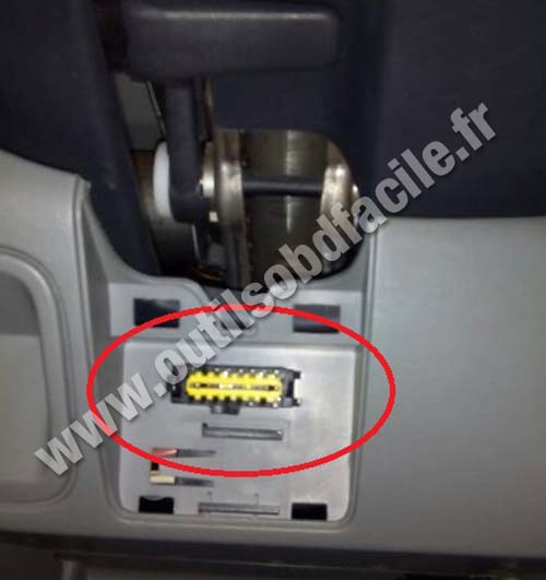Opel Vivaro connecteur OBD2