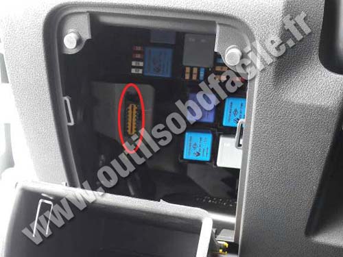 Opel Vivaro - Connecteur OBD