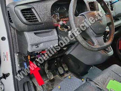 Opel Vivaro - Cache plastique