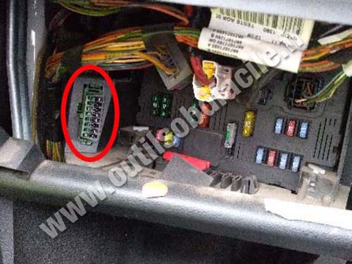 Peugeot 206+ - Prise OBD