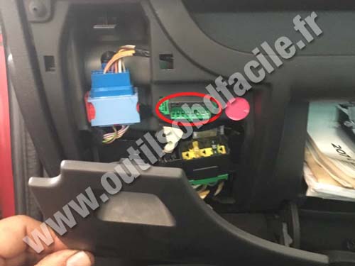 Peugeot 207 - Connecteur OBD