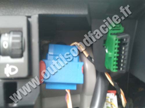Peugeot 207 connecteur OBD2