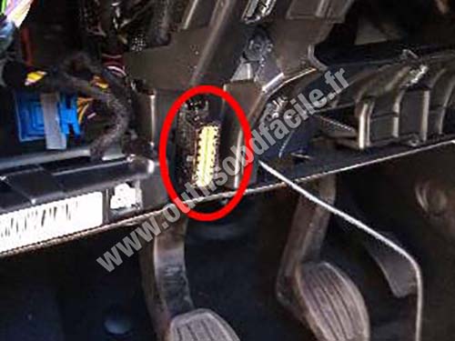 Peugeot 208 - Prise OBD