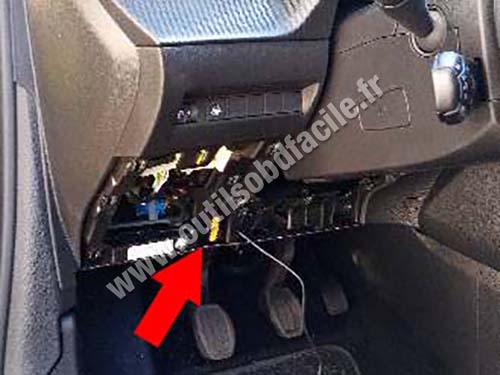 Peugeot 208 - Sous le volant