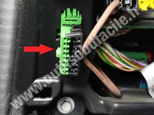 Peugeot 301 - Connecteur OBD