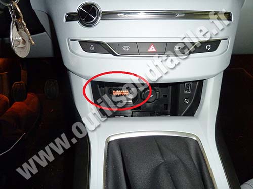 Peugeot 308 prise OBD2