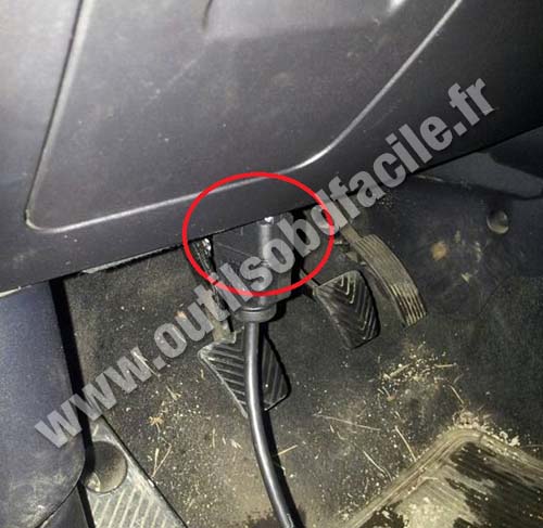 Peugeot 4007 connecteur OBD