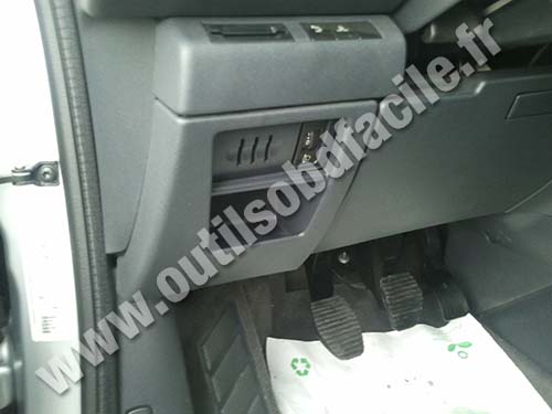 Peugeot 5008 cache de la boite à fusibles
