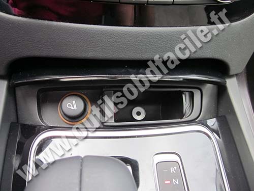 Peugeot 508 sous le cendrier