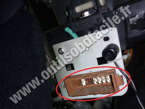 Peugeot 605 - Connecteur diagnostic