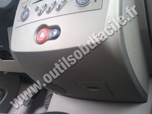 Renault Clio 3 sous la console centrale