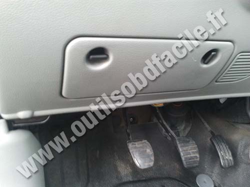 Renault Kangoo cache de la boite à fusibles