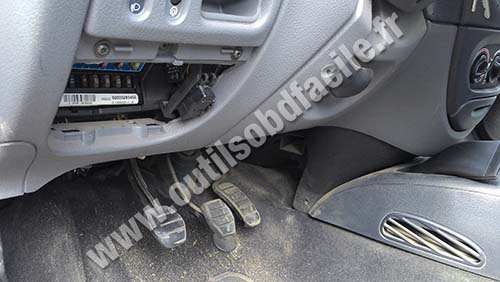 Renault Mégane 1 cache connecteur OBD